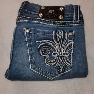 Miss Me Women's Blue Fleur-de-Lis Size 29 Capri NEW WITHOUT TAGS